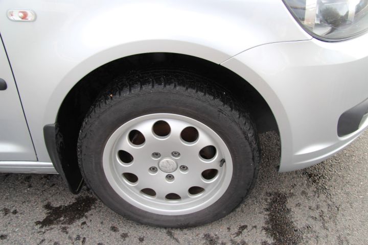 423989-12 VW Caddy 1.6 TDI Maxi skåp DSG Automat (102hk, 17435mil) (rep.objekt)