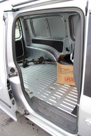 423989-14 VW Caddy 1.6 TDI Maxi skåp DSG Automat (102hk, 17435mil) (rep.objekt)