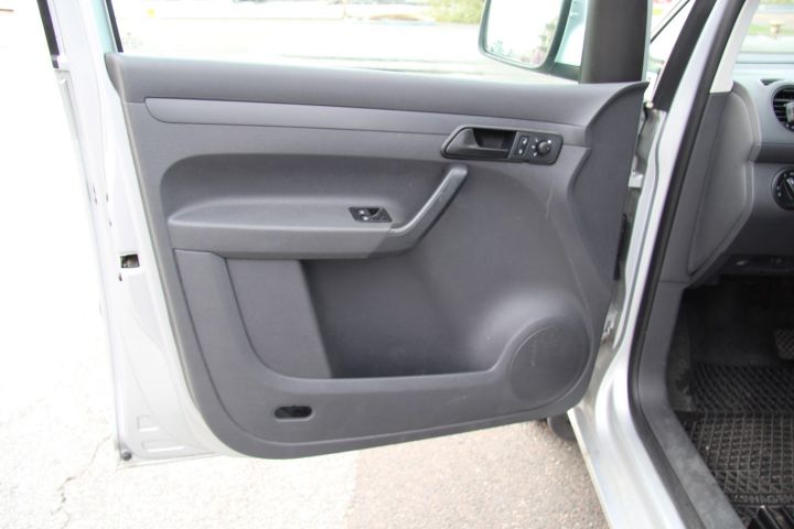 423989-17 VW Caddy 1.6 TDI Maxi skåp DSG Automat (102hk, 17435mil) (rep.objekt)