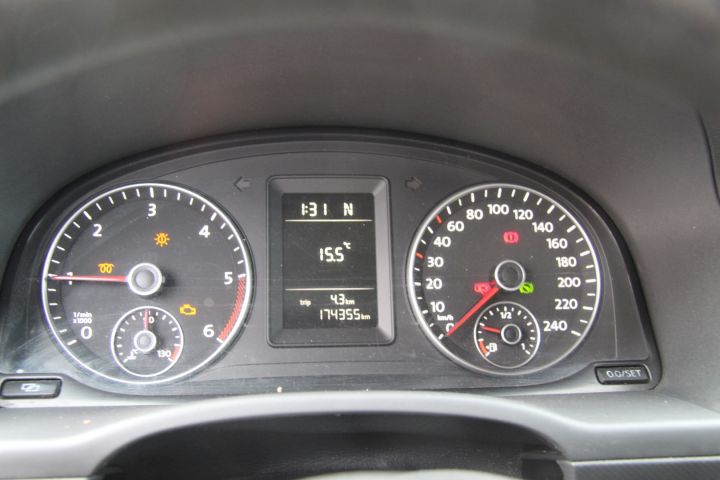 423989-22 VW Caddy 1.6 TDI Maxi skåp DSG Automat (102hk, 17435mil) (rep.objekt)