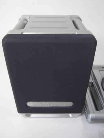 425624-3 DJ MIXER WITH DUAL CD PLAYER AND SCRATCH PAD