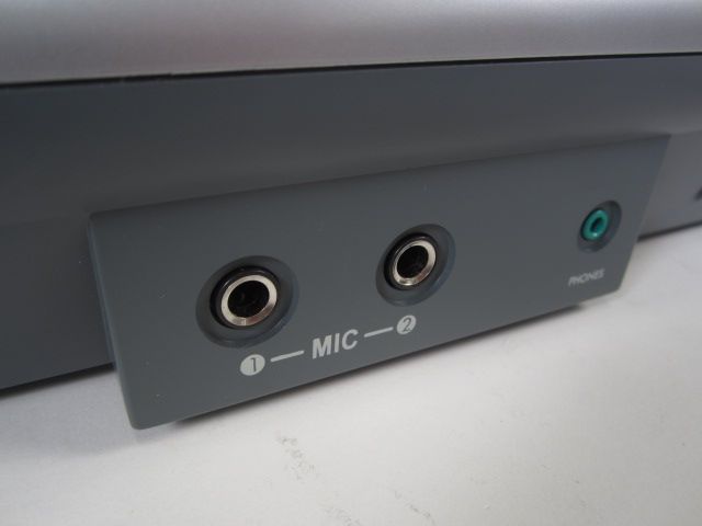 425624-4 DJ MIXER WITH DUAL CD PLAYER AND SCRATCH PAD