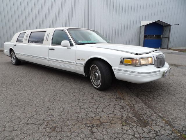 413310-2 Lincoln Town Car 4.6 Limousine -97 (Polski-reg)