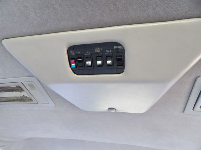 413310-28 Lincoln Town Car 4.6 Limousine -97 (Polski-reg)