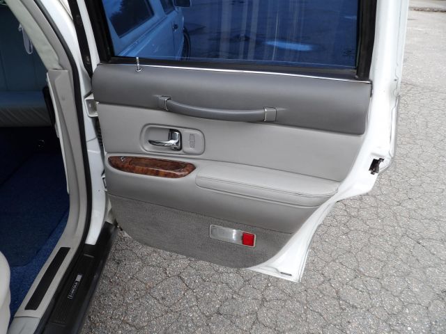 413310-33 Lincoln Town Car 4.6 Limousine -97 (Polski-reg)