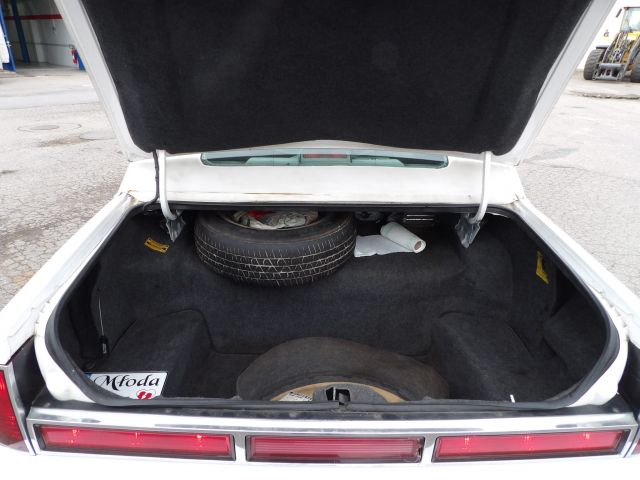 413310-34 Lincoln Town Car 4.6 Limousine -97 (Polski-reg)