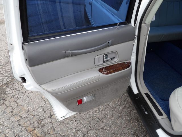 413310-39 Lincoln Town Car 4.6 Limousine -97 (Polski-reg)