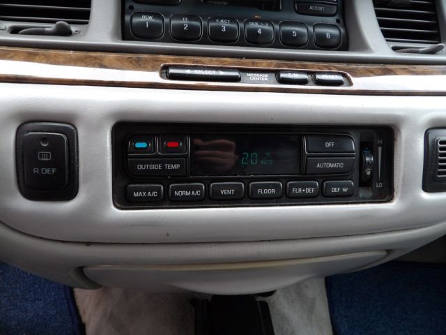 413310-42 Lincoln Town Car 4.6 Limousine -97 (Polski-reg)