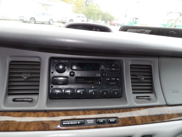 413310-43 Lincoln Town Car 4.6 Limousine -97 (Polski-reg)