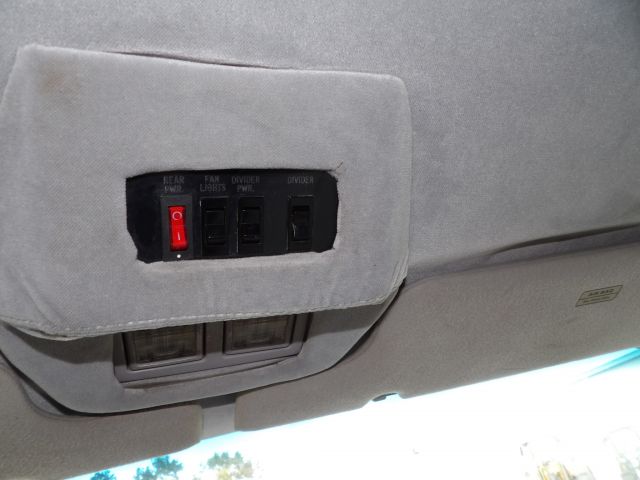 413310-44 Lincoln Town Car 4.6 Limousine -97 (Polski-reg)