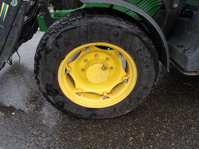 402752-9 JOHN DEERE 5620 Reg: UKU058