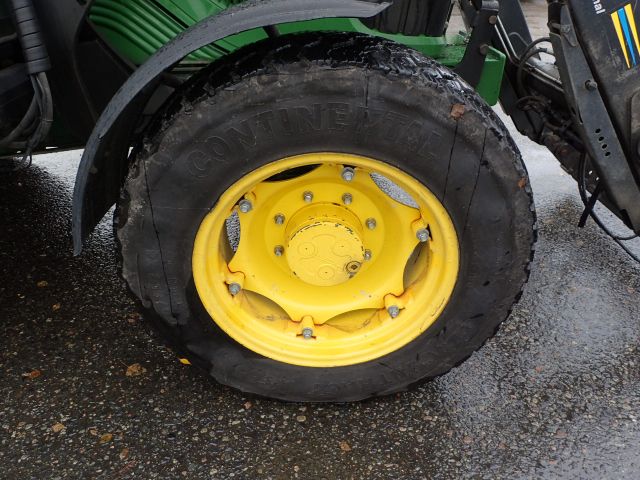402752-15 JOHN DEERE 5620 Reg: UKU058
