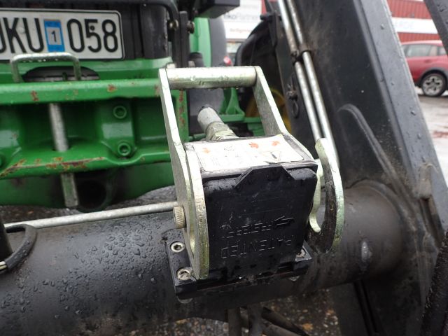 402752-22 JOHN DEERE 5620 Reg: UKU058