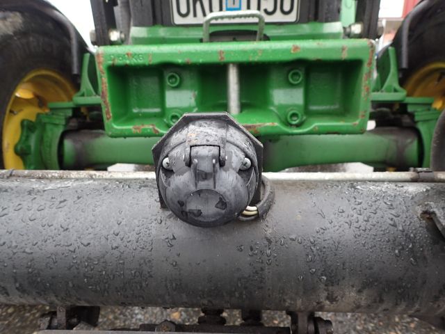 402752-23 JOHN DEERE 5620 Reg: UKU058