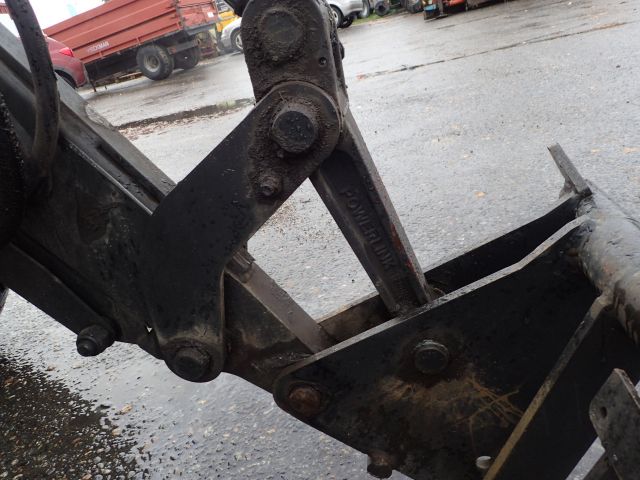 402752-24 JOHN DEERE 5620 Reg: UKU058