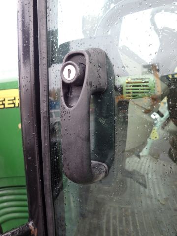 402752-37 JOHN DEERE 5620 Reg: UKU058