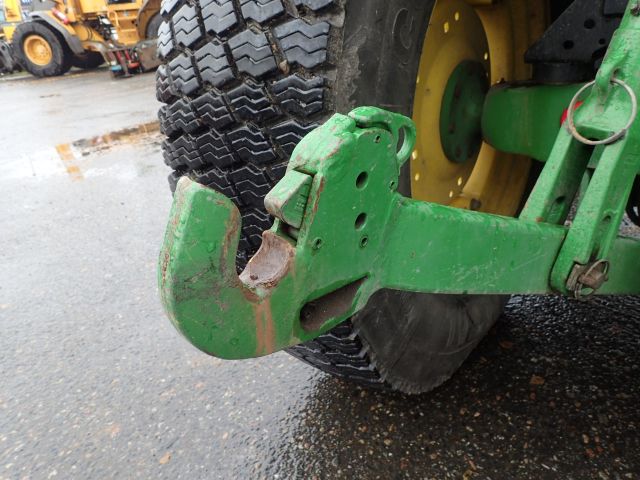 402752-40 JOHN DEERE 5620 Reg: UKU058