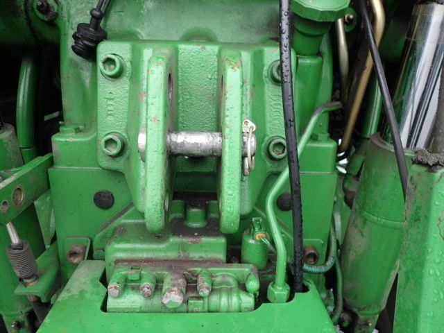 402752-44 JOHN DEERE 5620 Reg: UKU058