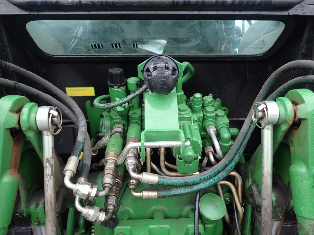 402752-45 JOHN DEERE 5620 Reg: UKU058