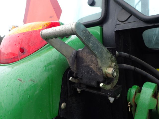 402752-47 JOHN DEERE 5620 Reg: UKU058