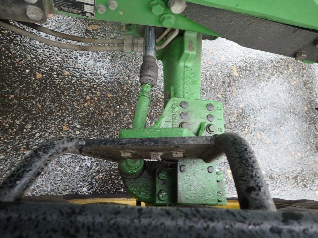 402752-64 JOHN DEERE 5620 Reg: UKU058