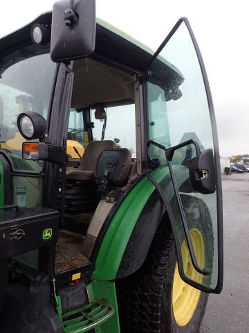 402752-67 JOHN DEERE 5620 Reg: UKU058