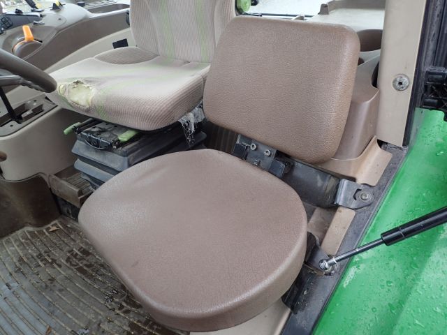 402752-70 JOHN DEERE 5620 Reg: UKU058