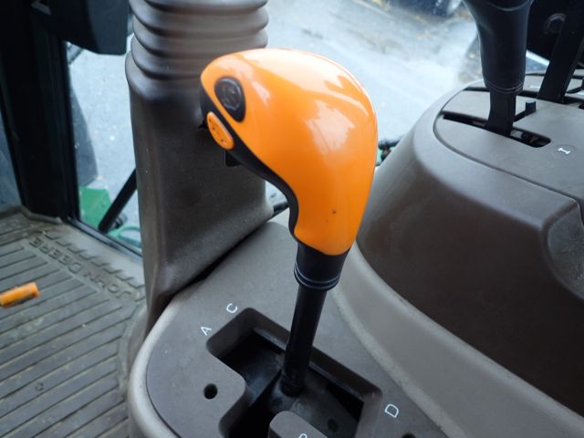 402752-76 JOHN DEERE 5620 Reg: UKU058