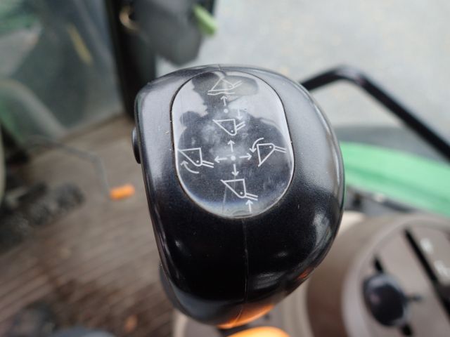 402752-79 JOHN DEERE 5620 Reg: UKU058