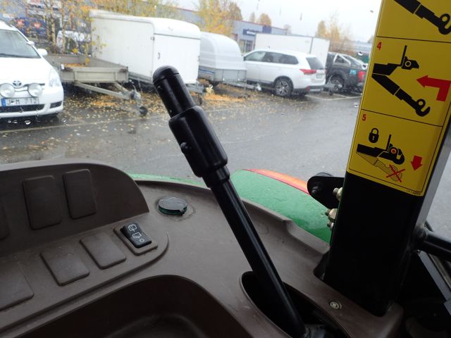 402752-83 JOHN DEERE 5620 Reg: UKU058