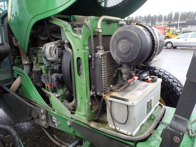402752-92 JOHN DEERE 5620 Reg: UKU058
