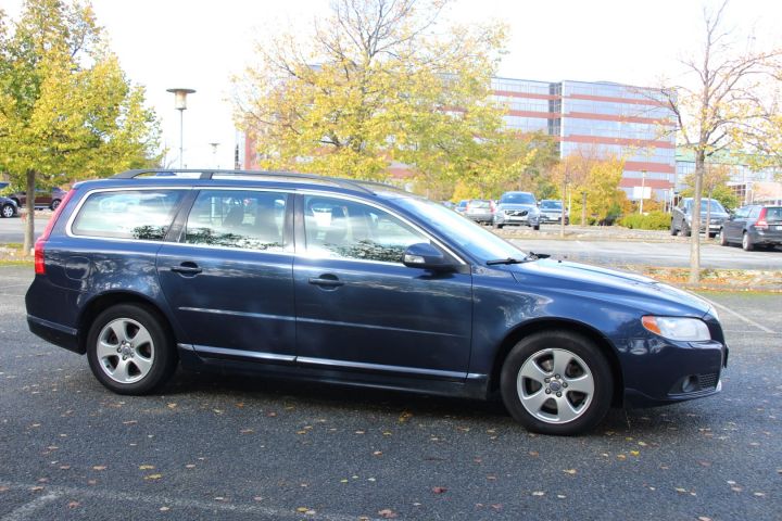427262-3 Volvo V70 II 2.4D Momentum Automat -2010 (175hk, 27153 mil)