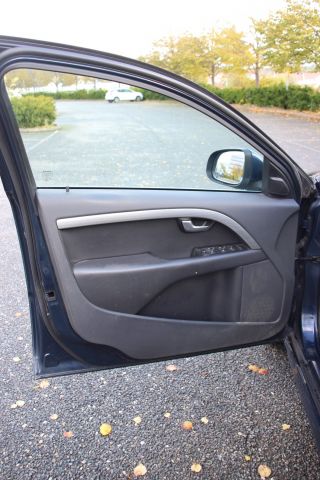 427262-8 Volvo V70 II 2.4D Momentum Automat -2010 (175hk, 27153 mil)