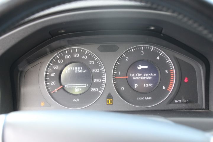 427262-11 Volvo V70 II 2.4D Momentum Automat -2010 (175hk, 27153 mil)