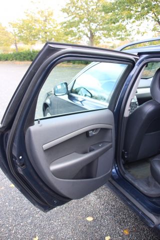 427262-16 Volvo V70 II 2.4D Momentum Automat -2010 (175hk, 27153 mil)