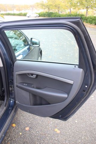 427262-21 Volvo V70 II 2.4D Momentum Automat -2010 (175hk, 27153 mil)