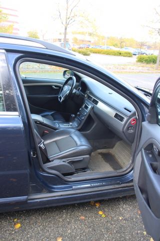 427262-23 Volvo V70 II 2.4D Momentum Automat -2010 (175hk, 27153 mil)