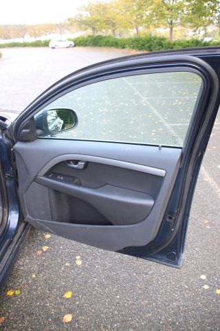 427262-24 Volvo V70 II 2.4D Momentum Automat -2010 (175hk, 27153 mil)