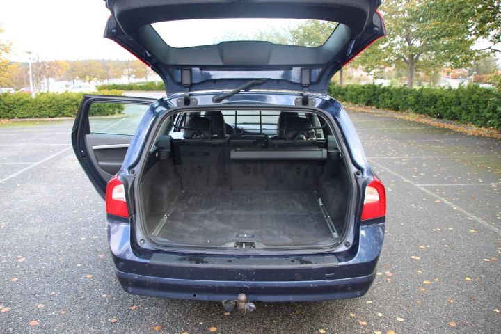427262-26 Volvo V70 II 2.4D Momentum Automat -2010 (175hk, 27153 mil)