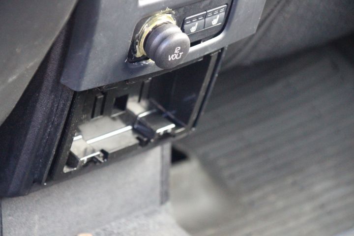 427262-28 Volvo V70 II 2.4D Momentum Automat -2010 (175hk, 27153 mil)