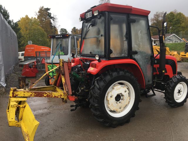 427412-2 Traktor Futon 4x4