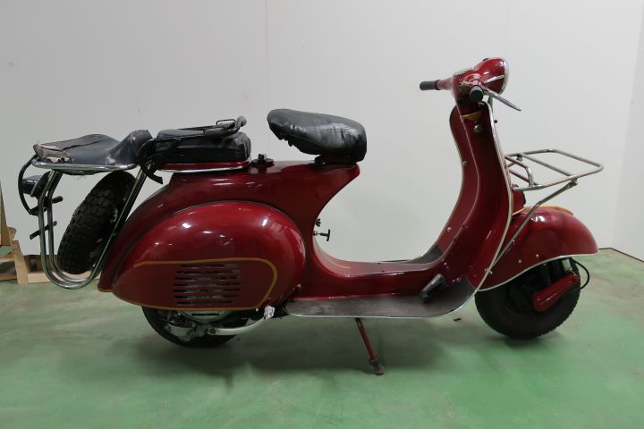 421501-7 Piaggio Vespa 125cc -56