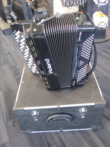 400457-1 NEW Accordion Roland FR-3x