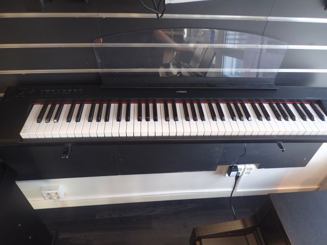 400462-1 Digital elpiano Yamaha Piaggero NP-31