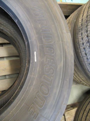415140-2 2 st lastbilsdäck i nyskick, Bridgestone R-Steer 001 - 315/70R22,5
