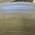 415140-4 2 st lastbilsdäck i nyskick, Bridgestone R-Steer 001 - 315/70R22,5
