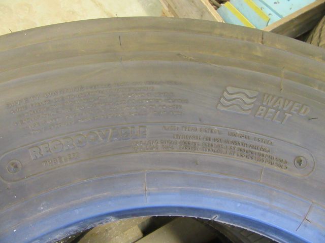 415140-5 2 st lastbilsdäck i nyskick, Bridgestone R-Steer 001 - 315/70R22,5