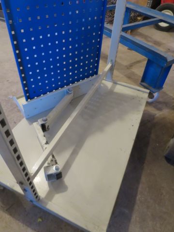 421672-25 Hyllvagnar och förvaringsvagnar