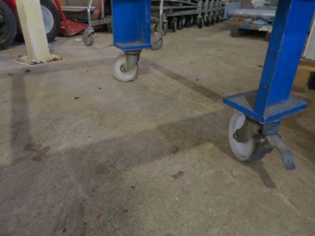 421672-28 Hyllvagnar och förvaringsvagnar