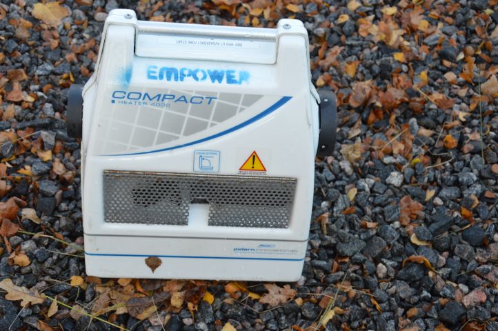 429029-7 Varmluftsaggregat Polarn Compact 4000 samt bränslevärmare